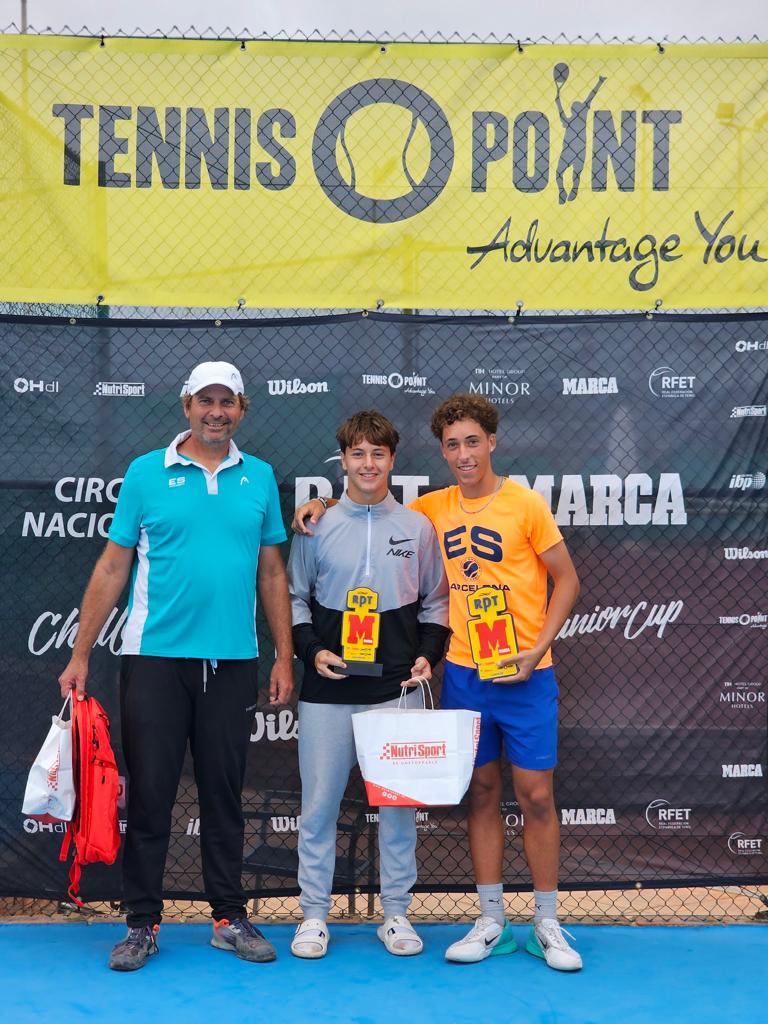 Champion et finaliste des moins de 18 ans