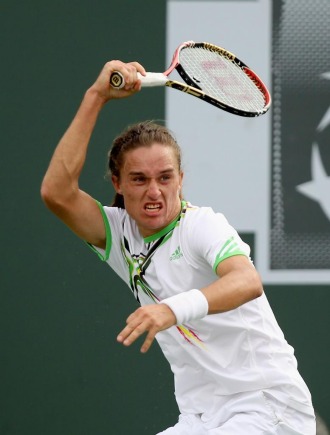 Aleksandr Dolgopolov frappant une balle