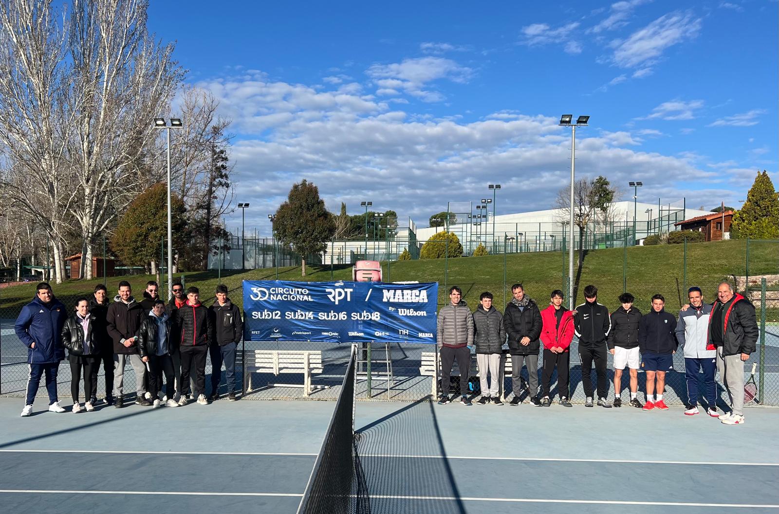 Cours pour les entraîneurs de tennis au Race Club pendant le RPT - par Wilson Brand