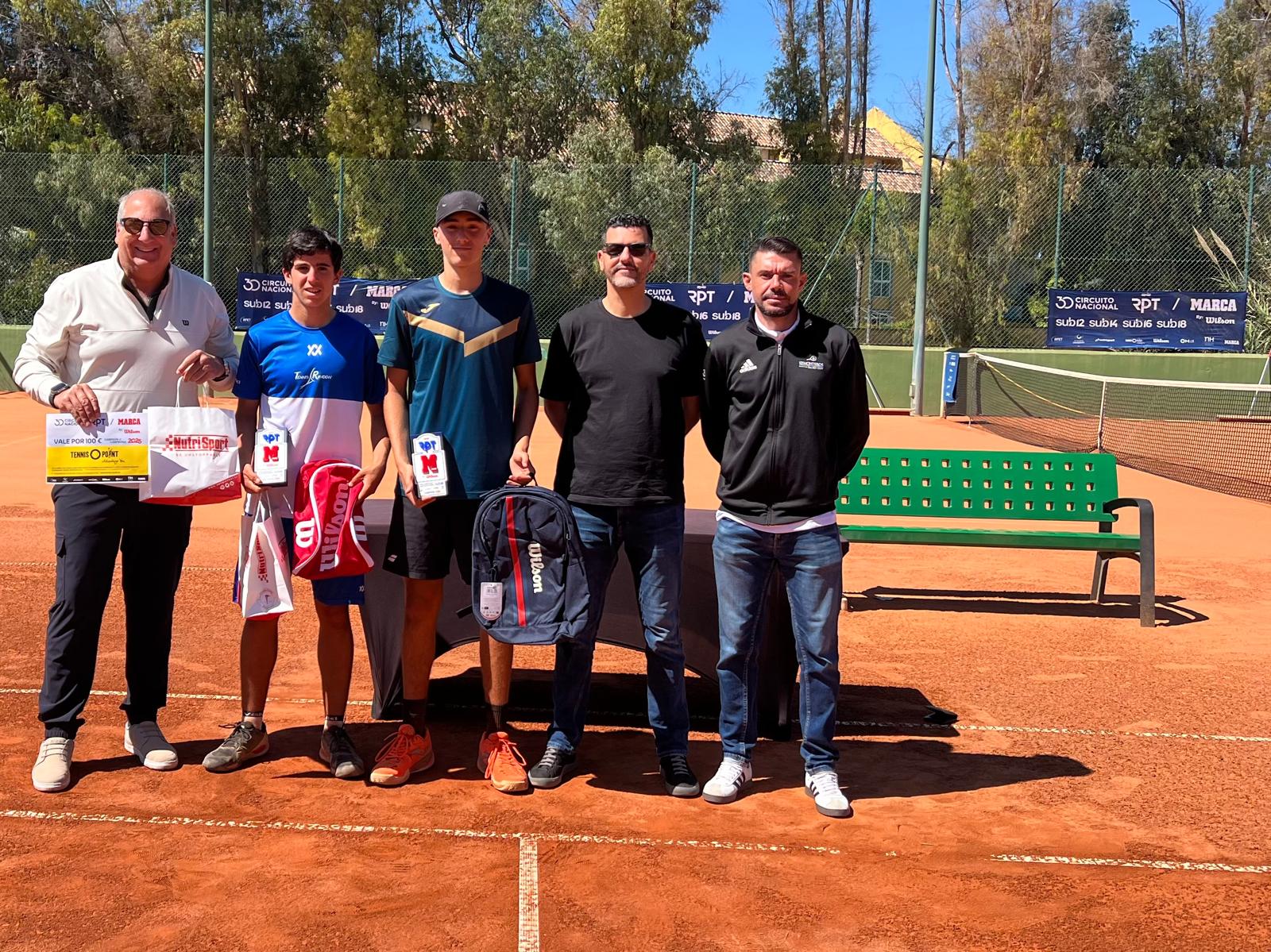 Champion et finaliste de la RPT en bas - par Wilson Brand