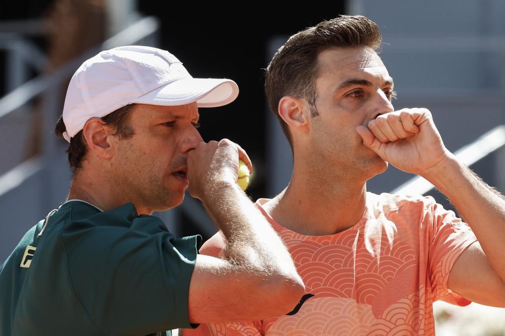Le couple formé par l'horacio argentin Zeballos (I) et les Granollers espagnols de Marcel, lors de la finale des doubles mutuels de Mutua Madrid Open. Efe / Chema Moya
