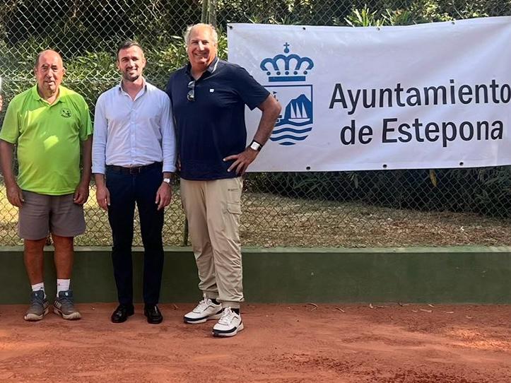 Fernando Gil, Luis Gil Amores et Luis Mediero lors des prix de la sub16 et de la sub18 à Estepona RPT - par Wilson