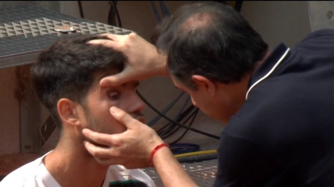 Alcaraz est assisté de l'œil.