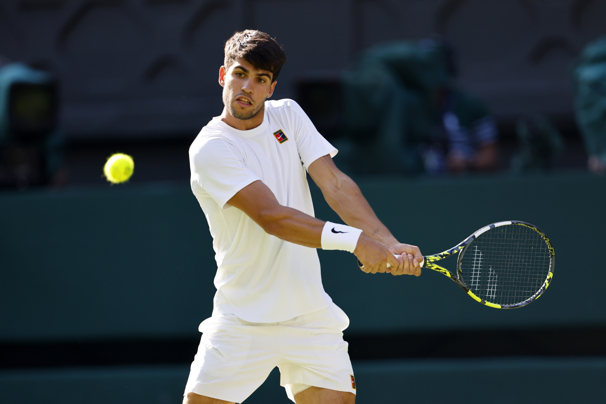 Alcaraz frappe le ballon contre Jan Lennard Struff.