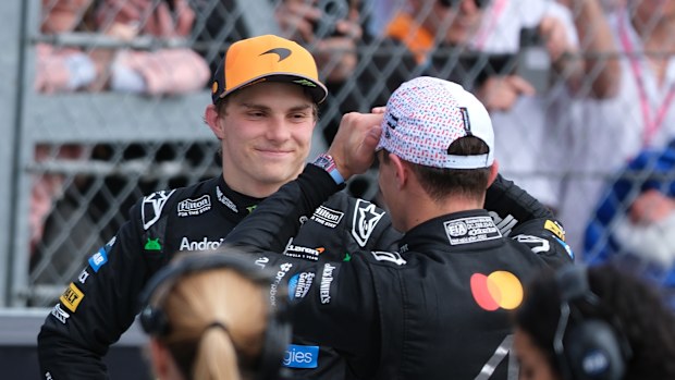 TOWCESTER, Royaume-Uni - 2025/07/06: Oscar Piastri et Lando Norris de l'équipe McLaren F1 vues lors du Grand Prix britannique de Formule 1 à Silverstone. Lando Norris de McLaren F1 Team Winner du Grand Prix britannique. (Photo de Paul Bonser / Sopa Images / Lightrocket via Getty Images)