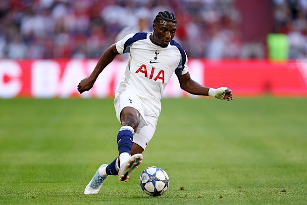Mohammed Kudus de Tottenham Hotspur contrôle le ballon.