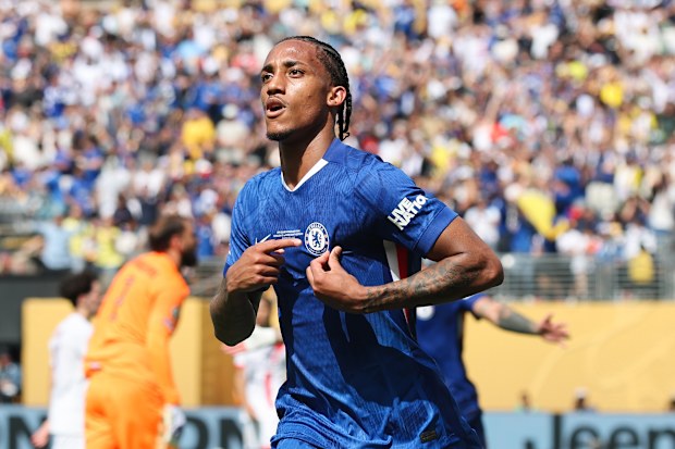 Joao Pedro de Chelsea célèbre le score.