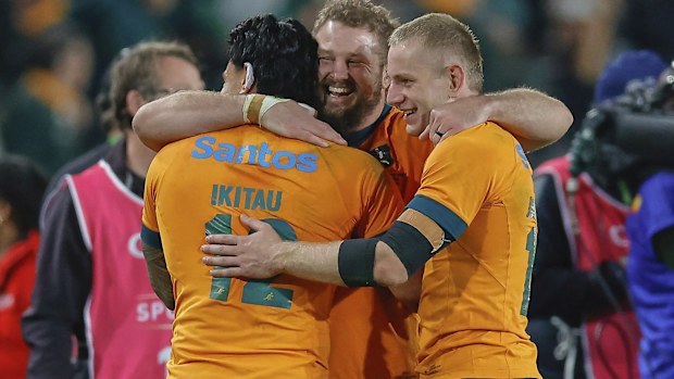 Les joueurs de l'Australie célèbrent.
