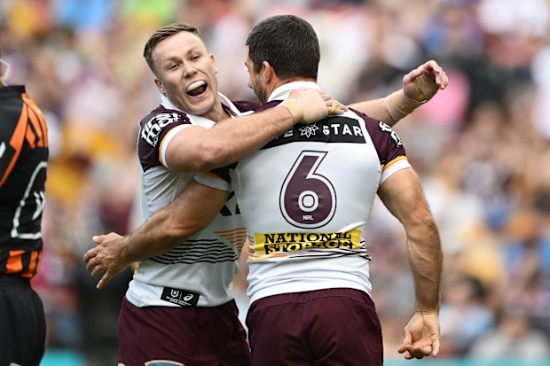 Billy Walters et Ben Hunt joueront dans les moitiés pour les Broncos.