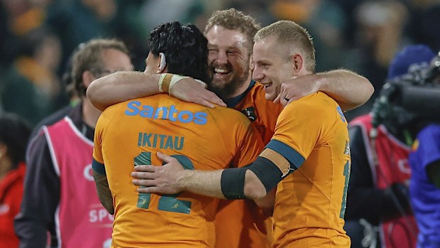 Les joueurs de l'Australie célèbrent.