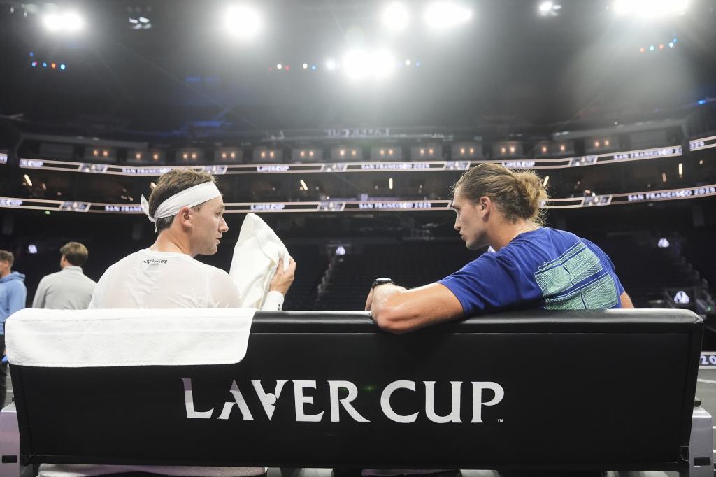 Casper Ruud et Alexander Zverev lors d'un entraînement à la Laver Cup. (AP Photo / Jeff Chiu)