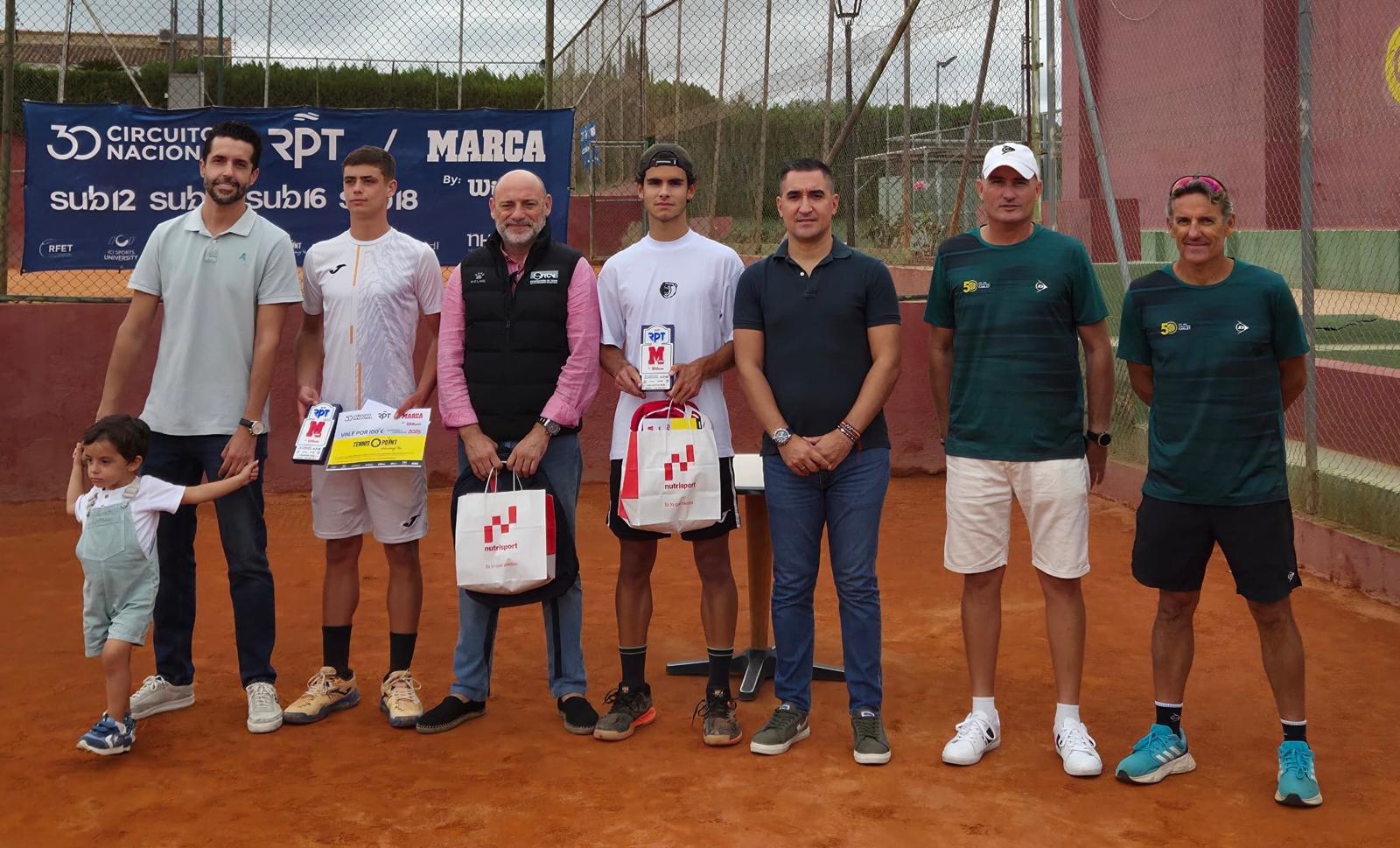 Champion et finaliste des moins de 18 ans