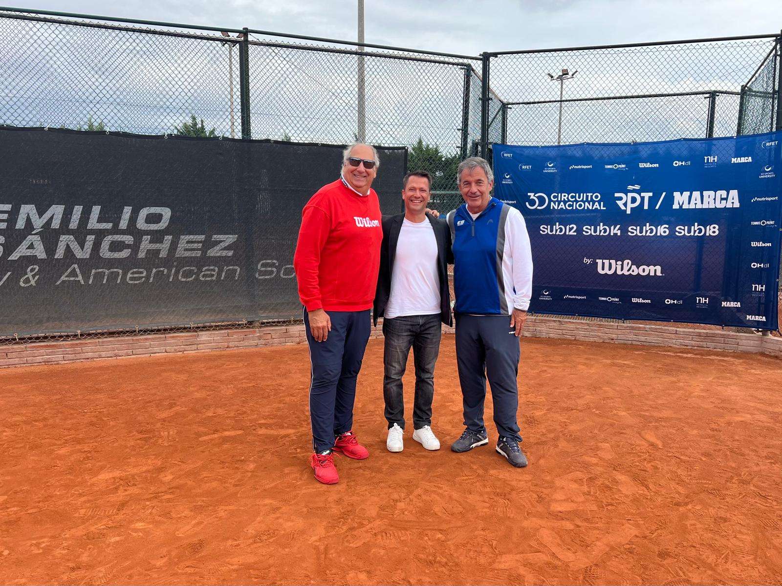 Jordi Tamayo, Emilio Sánchez et Luis Mediero à l'Académie Emilio Sánchez sur le circuit RPT - MARCA by Wilson