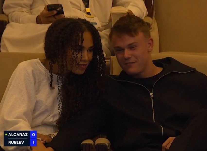 Rune, avec sa petite amie.