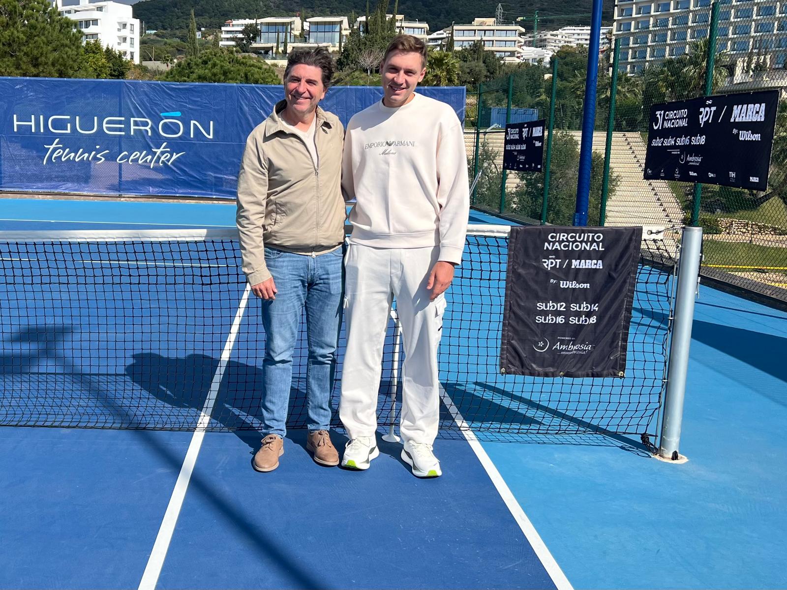 Hamad Medjedovic ATP #61 et Jorge Aguirre au Centre de Tennis Higuerón pendant le RPT - Marca par Wilson