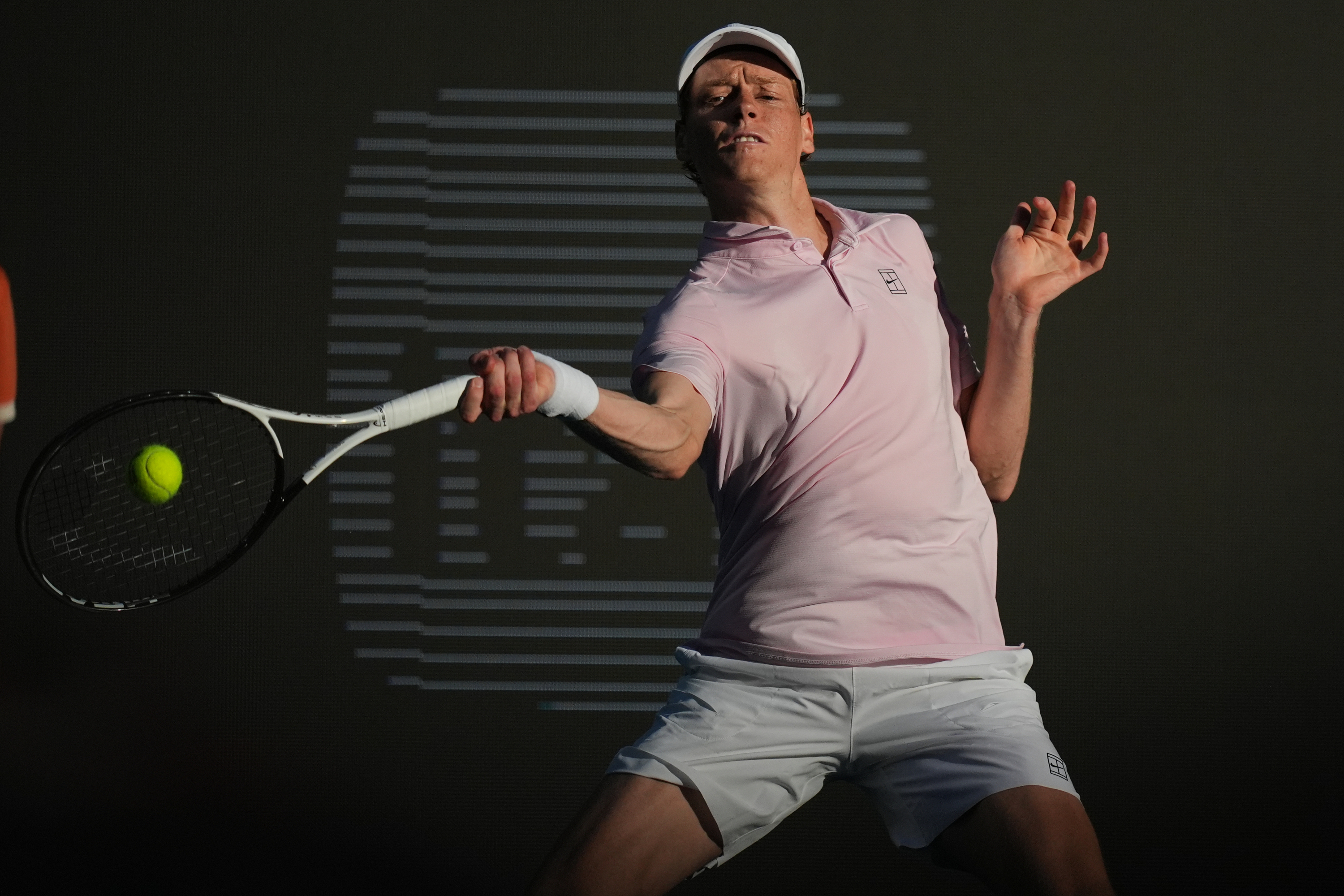 Jannik Sinner réduit Carlos Alcaraz de 160 points