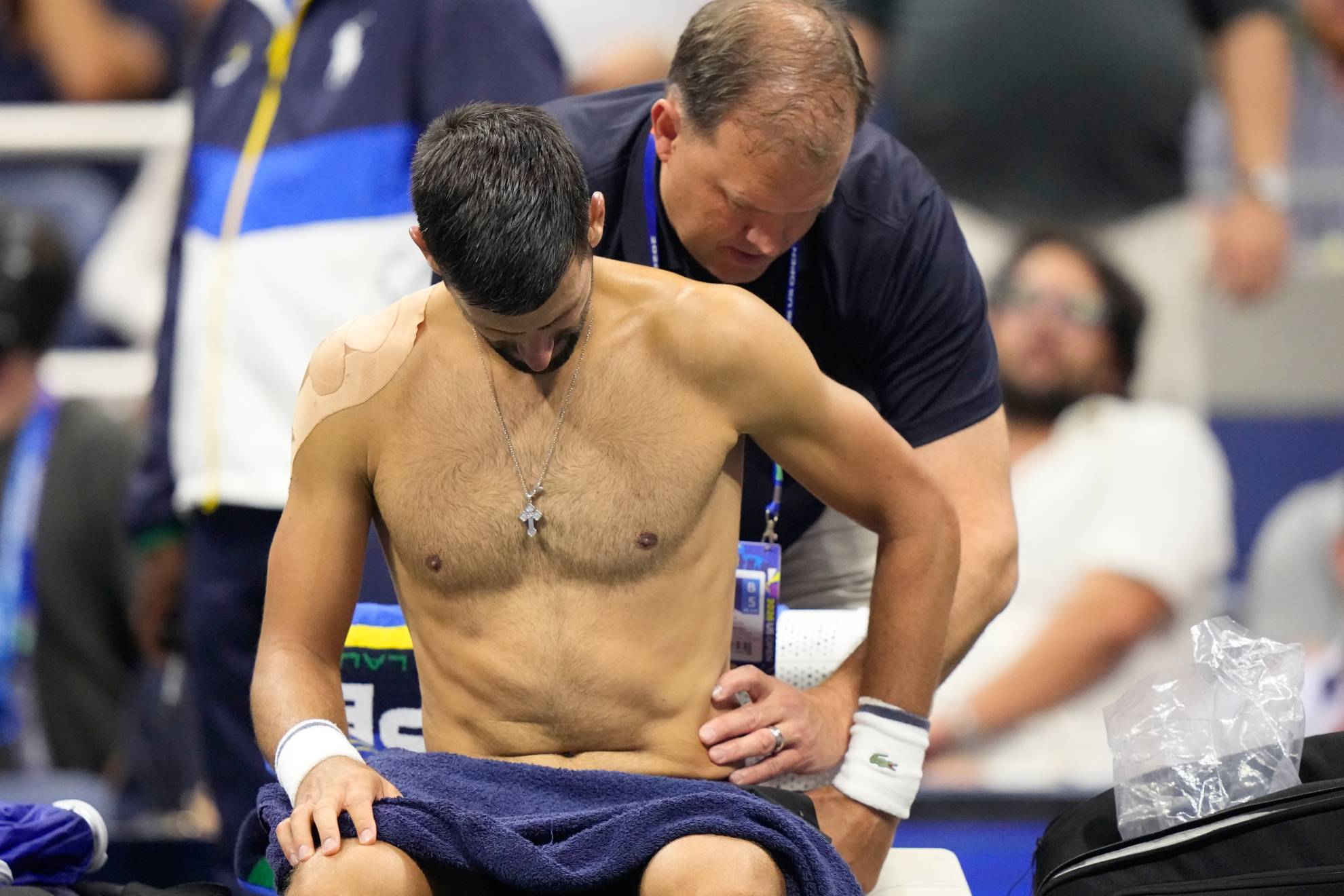 Djokovic, dévasté et en larmes, perd au premier tour de l'US Open contre Navone