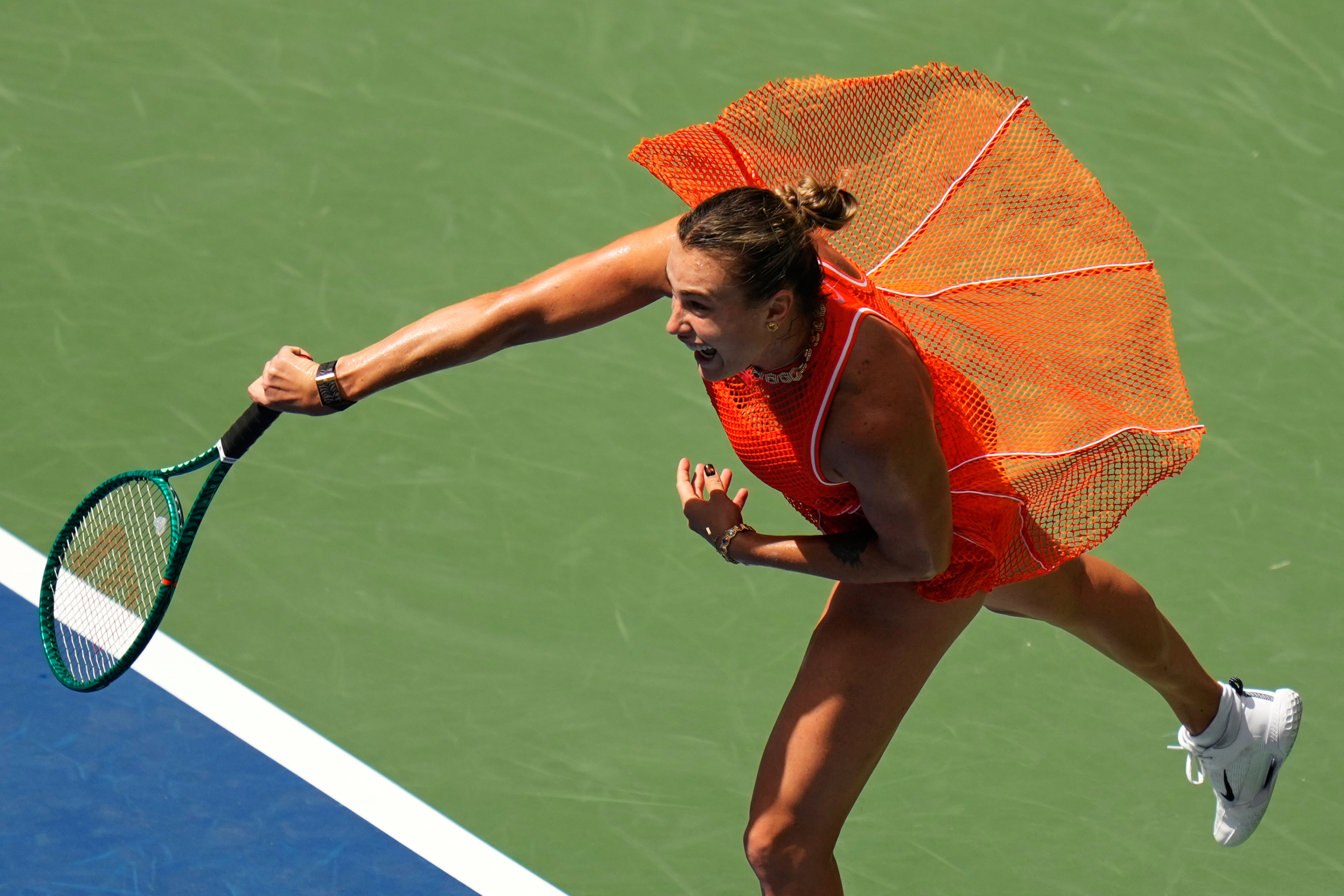 Aryna Sabalenka explique sa tenue controversée avec un filet transparent : "Qui s'en soucie? J'aime"